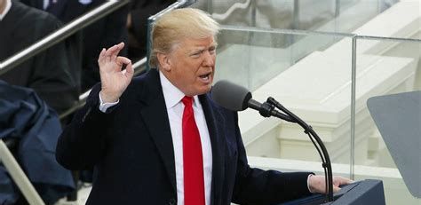 EUA: Trump deverá emitir cerca de 100 de decretos após ser empossado