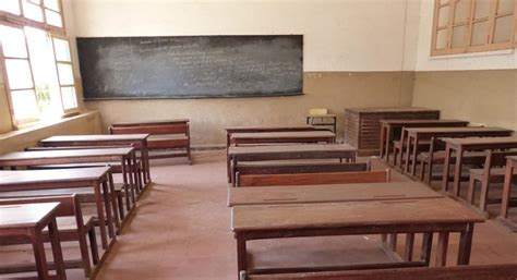 Greve na Educação: Governo promete  pagar dívidas