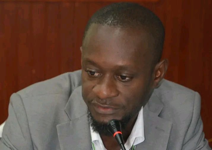 Jornalista guineense critica extinção dos partidos