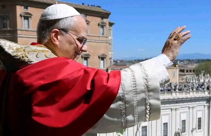 Páscoa: Papa Leão XIV  exorta líderes a depor armas e escolher a paz
